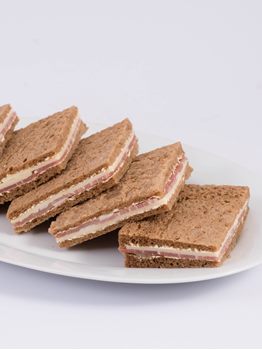 SANDWICHES DE JAMON CRUDO Y QUESO